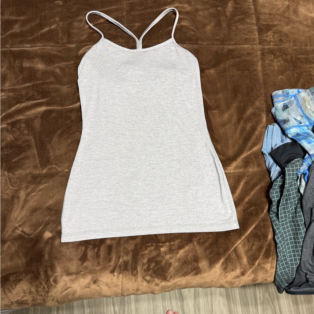 Woman’s size 4 lululemon athletica grey tank with bra